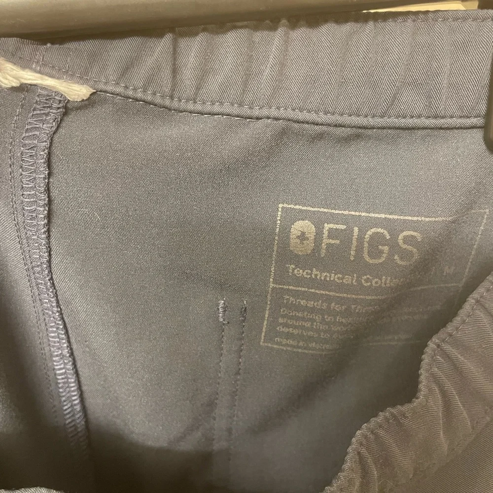 FIGS Men’s Night Sky Cargo Scrub Pants Size M
